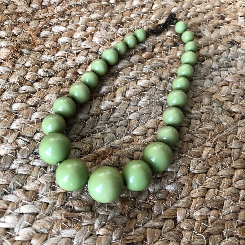 💚Round beads graduating in size short necklace